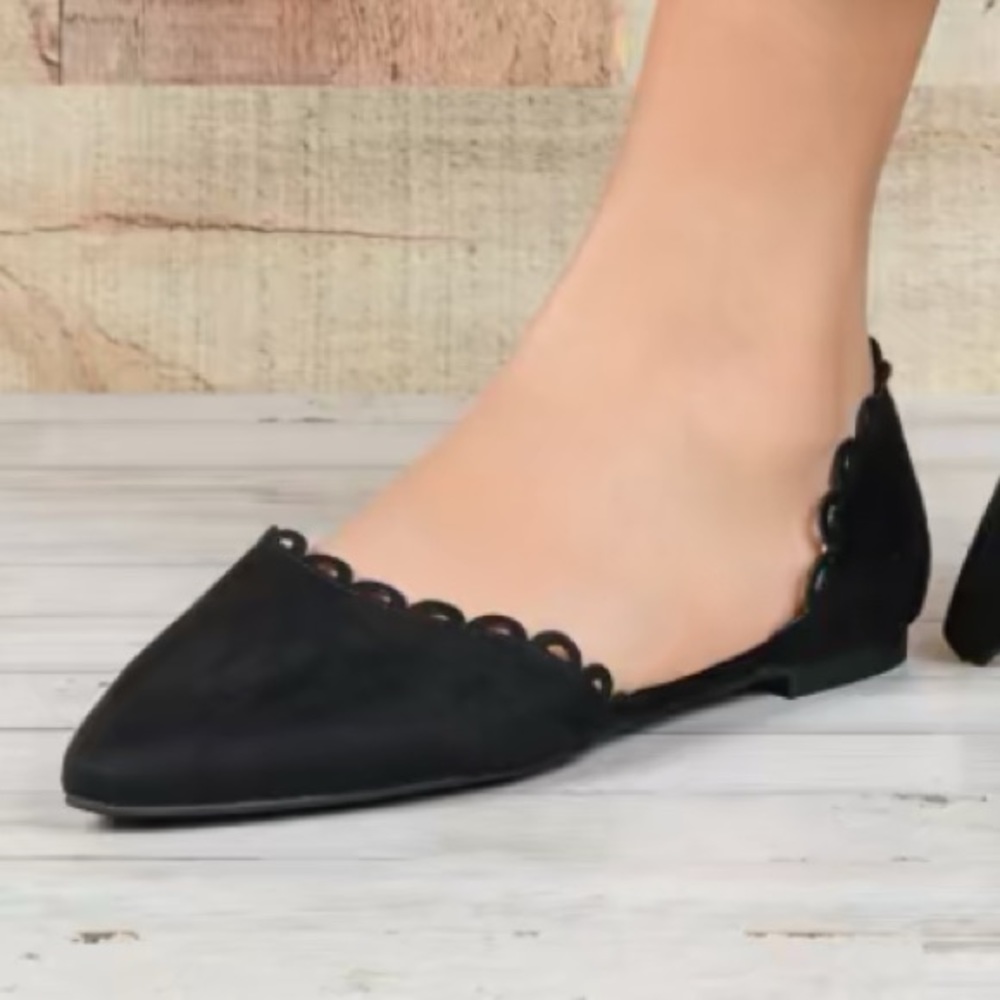Black scallop edge flats